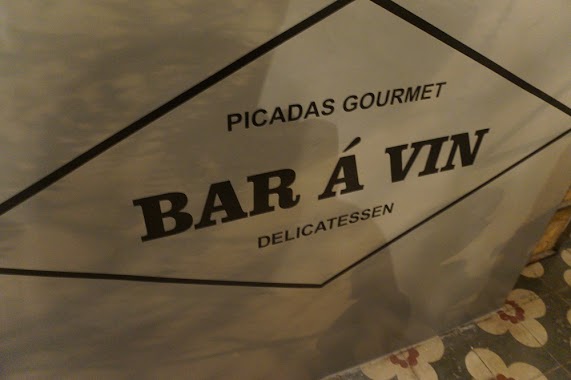 BAR Á VIN, Author: Juan Cruz Araya