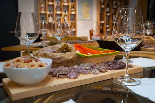 Photo n°2 de L'EMBOUTEILLAGE à Légny (Cave à vins)