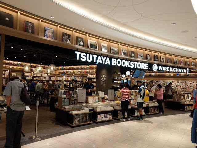 TSUTAYA BOOKSTORE Neihu Store