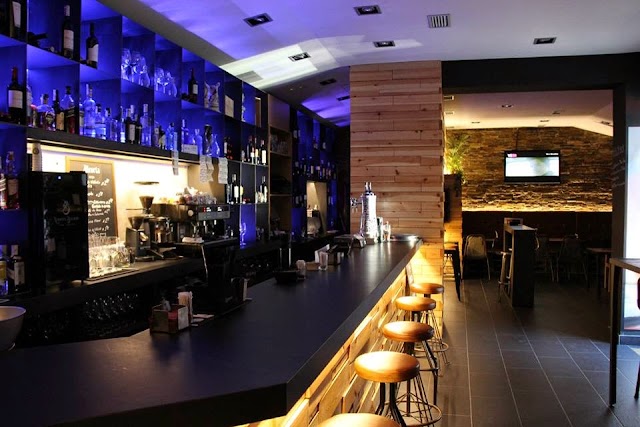 Restaurante Vinoteca Divino, en O Burgo, Culleredo, A Coruña