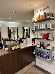 Photo n°11 de Le loft Coiffure à Montigny-le-Bretonneux (Magasin de produits de beauté)