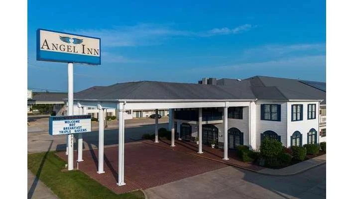 Angel Inn Near IMAX, a Travelodge by Wyndham