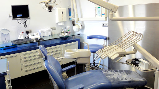 Clínica Dental Navarro Becerril de la Sierra - Especialistas en implantes dentales