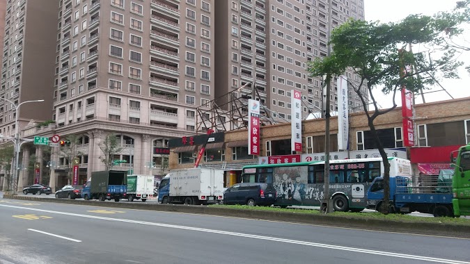 Ho-Hsin Bus Traffic Company Ltd. Taoyuan Station, Author: Berry Peng