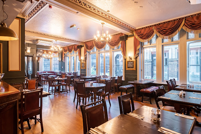 The Walrus And The Carpenter - London
