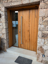 Photo n°17 de Menuiserie Ricmon à Sarrola-Carcopino (Atelier de menuiserie)