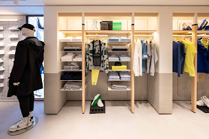 Photo n°8 de Lacoste Deauville à Deauville (Magasin de vêtements pour femmes)