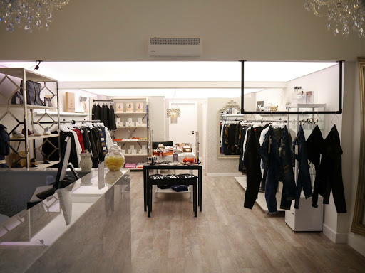 Alluring Boutique - Thumbnail
