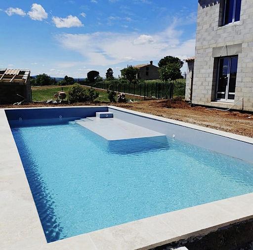 Photo de Piscinella Sud à Plan-de-Cuques (13380)