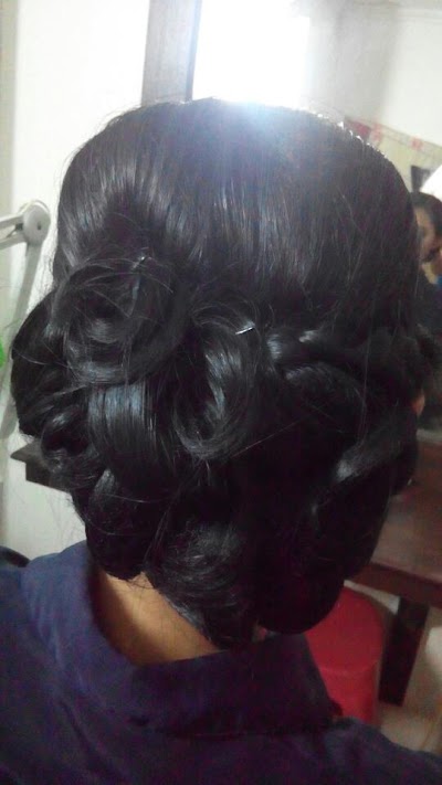 Photos of Salon Tri