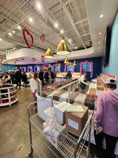 Albanese Candy Factory Outlet - Thumbnail
