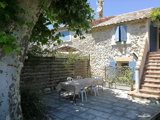 Photo de Gîte avec Piscine le Mas des Oliviers à Saint-Gervais-sur-Roubion (26160)