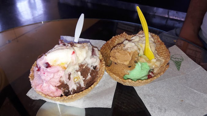 Helados Ceferino, Author: Matilde Asenjo