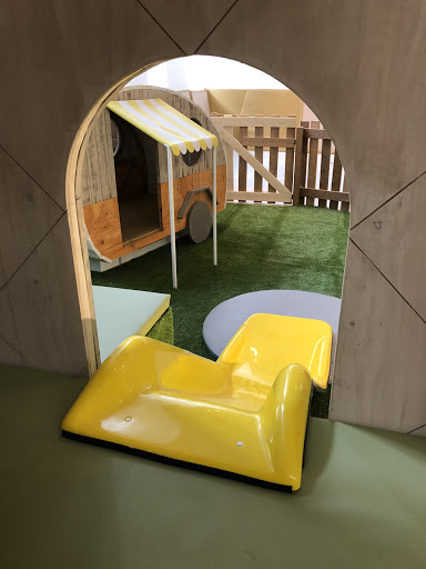 Pineapple and Bears Play Hub