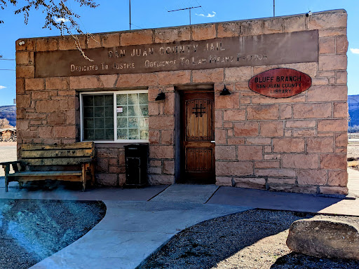 Bluff Library - Visual