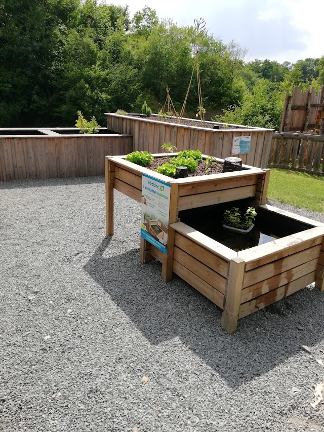 Natur'Eau Parc Echologia: 1 site, 1 projet, 1 équipe et des services. Notre métier : vous accueillir