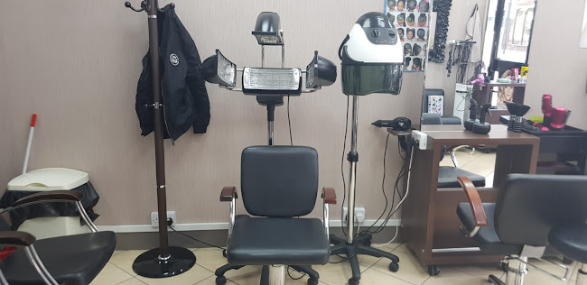 Comments and reviews of PRETTY BUNCH HAIR AND BEAUTY STUDIO