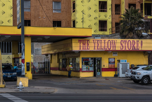 Yellow Store - Visual