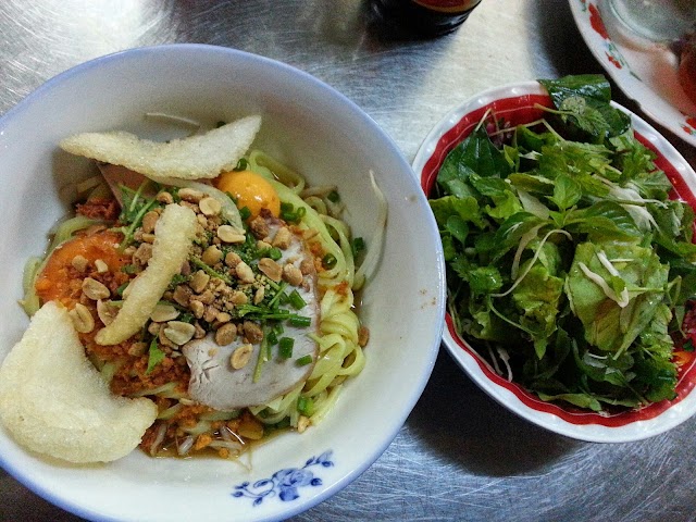 Mì Quảng Ông Hai - Mr. Hai Noodles