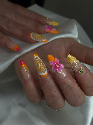 Deluxe Nails & Beauty