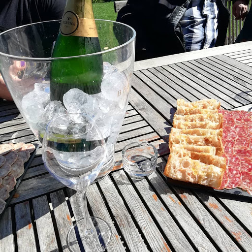 Bubbles Bertha Wine - Thumbnail