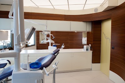 Photos of &Pi;&epsilon;&rho;&iota;&omicron;&delta;&omicron;&nu;&tau;&omicron;&lambda;ό&gamma;&omicron;&sigmaf;, &Epsilon;&mu;&phi;&upsilon;&tau;&epsilon;ύ&mu;&alpha;&tau;&alpha; (Periodontist, Implants)