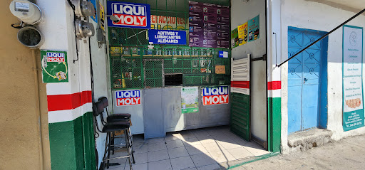 Auto Refacciones UCG Logo