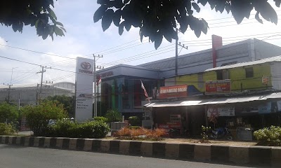 Photos of Toyota Auto2000 Samarinda