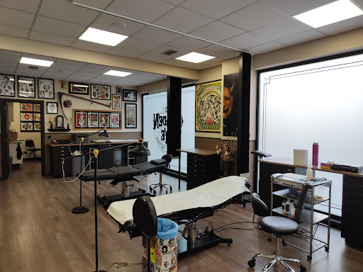 Golden Eye Piercing & Tattoo Zaragoza - Thumbnail