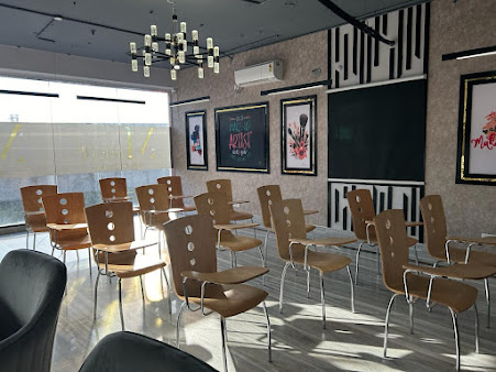 Af1qipmp0fzzuyes8nqilkg0bx2y5gs6r4pznbw8wggz=s451 K No