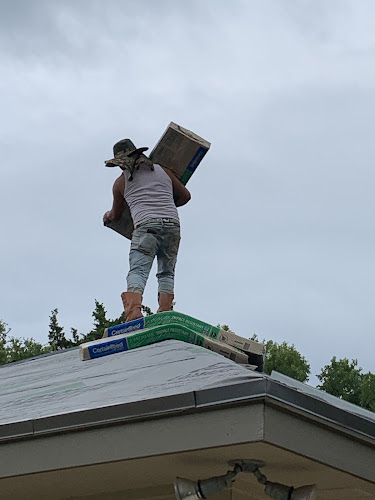 S & B Roofing