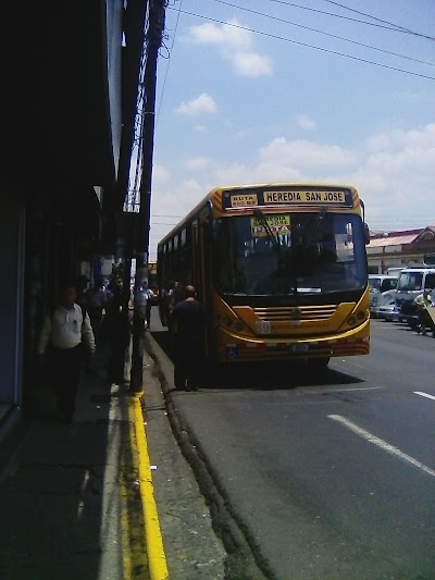 Photos of Parada de Busetas Heredianas (buses amarillos y rojos)