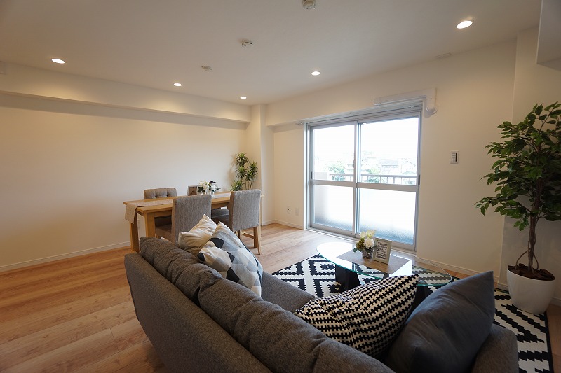 三都市アース 本店