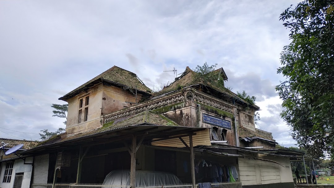 Gedung Kuning - Bangunan Bersejarah