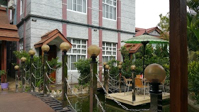Photos of Golden Lion Restaurent