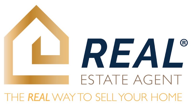 Real Estate Agent photo 3