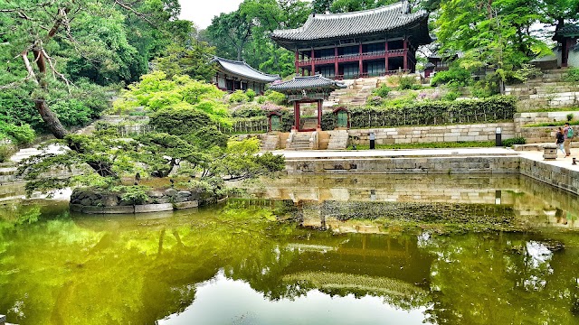 Changdeokgung Palace and Huwon