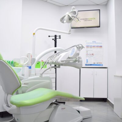 CLÍNICA DENTAL ROMÁN