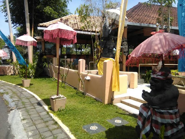 Yeye's Warung & Gift Shop