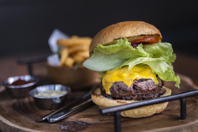 Naked Bun Canggu Burger | Pizza | Smoothie | Bar