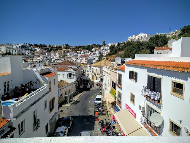 Rich & Poor Hostel Albufeira