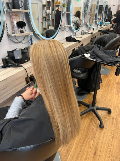 Celly's Bognor Regis Unisex Hairdresser - Thumbnail