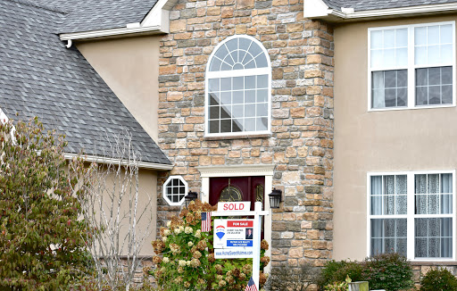 TOP RATED / AWARD WINNING REALTOR - THE BOBBY HULMES TEAM - Iron Valley Real Estate of Berks