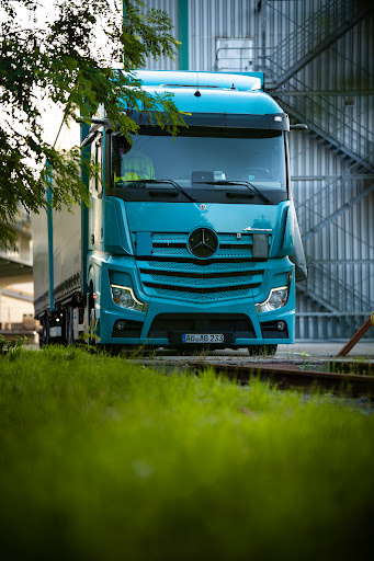 Hinterberger GmbH & Co. KG, Spedition und Logistik