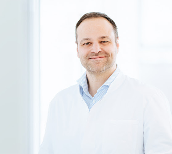 Christopher Chrissostomou - Faltenunterspritzung Hyaluron & Botox Wiesbaden