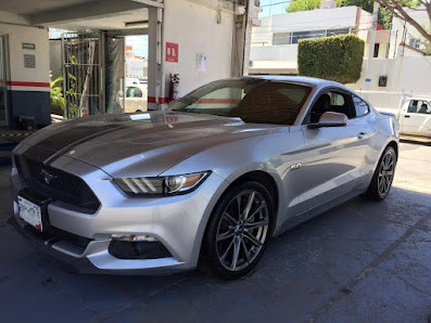 Fotografía de Todollantas Constituyentes Del propietario