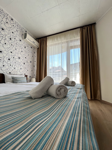 Център, ул. „Перла“ 21, 8180 Приморско