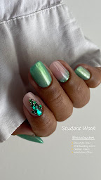 Photo n°15 de E.M.C Nail - Formation Ongle -prothésiste ongulaire - à Valserhône 01 à Billiat (Salon de manucure)