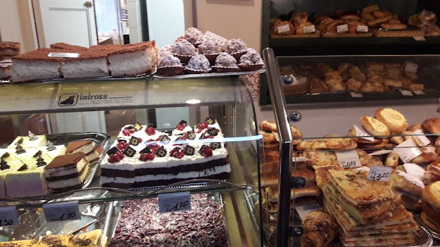 Kalnakrastu Raušu fabrika , konditorejas cehs