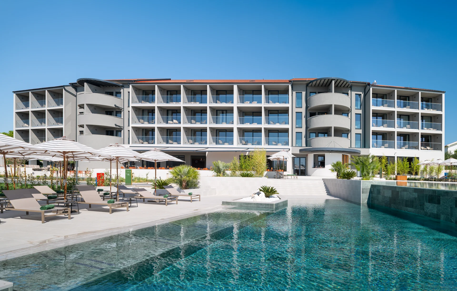 Molum Hotel & Residences